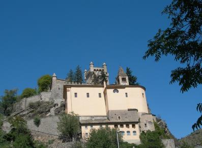 La iglesia y el castillo