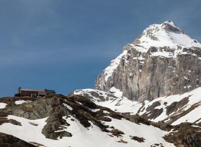 Benevolo mountain hut and Granta Parei