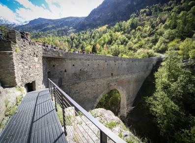 Puente-acueducto romano de Pont d'Ael
