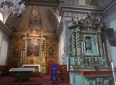 Intérieur de l'église Introd - autel latéral