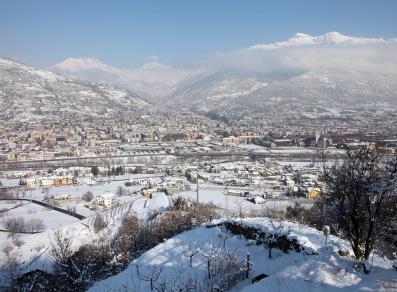 Panorama di Aosta sotto la neve