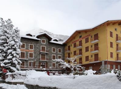 El hotel Mologna bajo la nieve