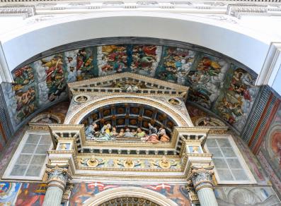 Frescoes and statues-adorned atrium