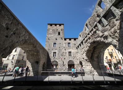 Porta Praetoria und Turm der Herren von Quart