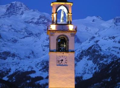 Glockenturm mit dem Monte Rosa im Hintergrund