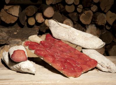 Mocetta (viande salée, assaisonnée et séchée)
