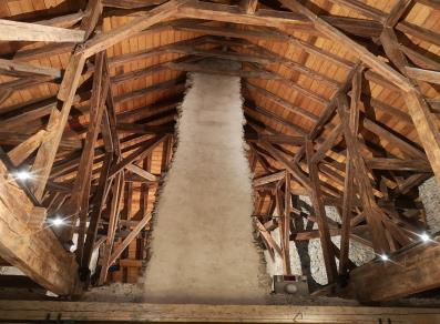 Castillo de Aymavilles - vigas de techo de madera