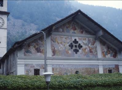 La fachada con el fresco del Juicio Final