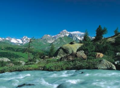 Le torrent du Ruitor et le Mont Blanc.