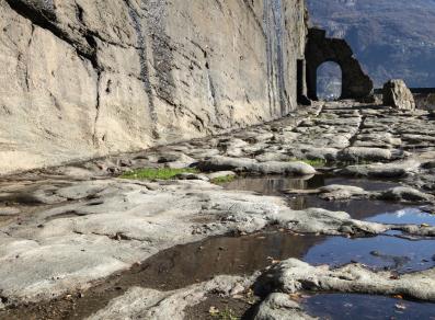 La strada romana delle Gallie ed il suo arco