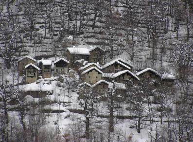 El pueblo de Ruine bajo la nieve