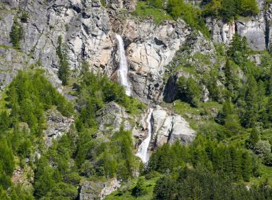 Barliard waterfall in Ollomont