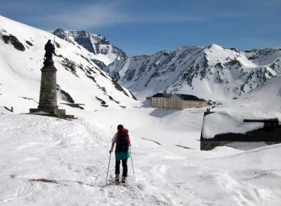 Ski mountaineering at the Grand-Saint-Bernard pass