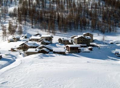 Der Ortsteil von Cheneil im Winter