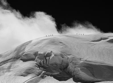 Monte Rosa, cordate impegnate sulla cresta della Punta Parrot
2012 / Digitale © Davide Camisasca

