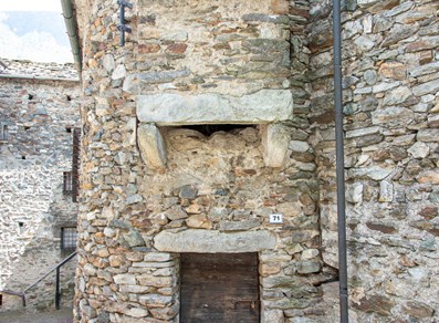 Castello Vallaise "Charles" - dettaglio caditoia