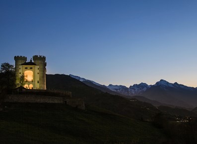 Il Castello di Aymavilles in notturna