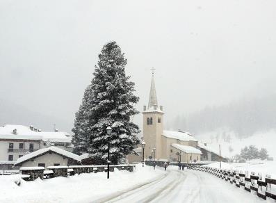 Rhêmes-Notre-Dame bajo una intensa nieve