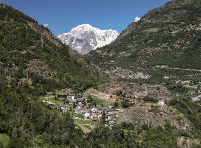 El Mont Blanc y la aldea de Rochefort